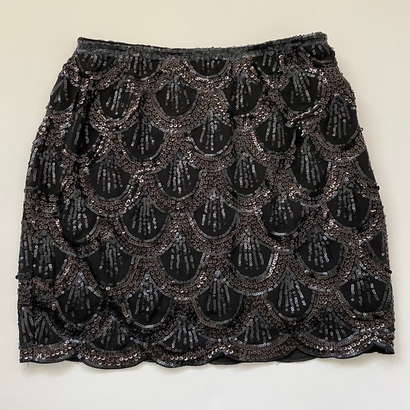 Tobi Black Sequin Scalloped Mini Skirt - Picture 3 of 11